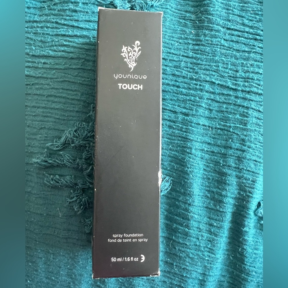 YOUNIQUE TOUCH Spray Foundation